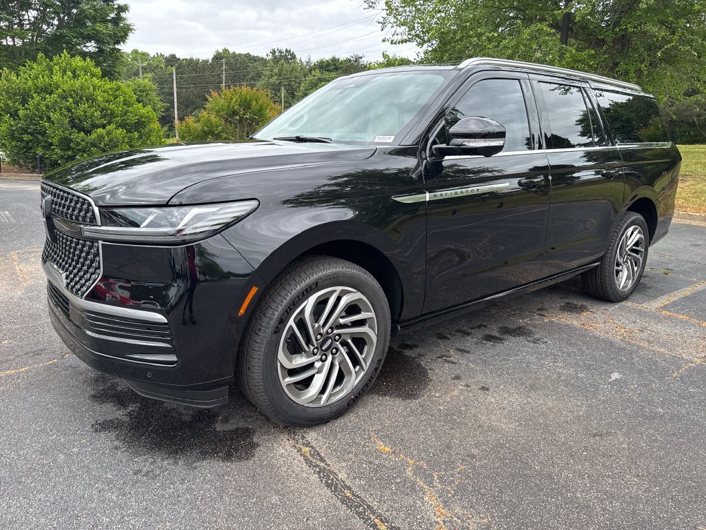 New 2026 Lincoln Navigator L Reserve AWD/4WD image 4