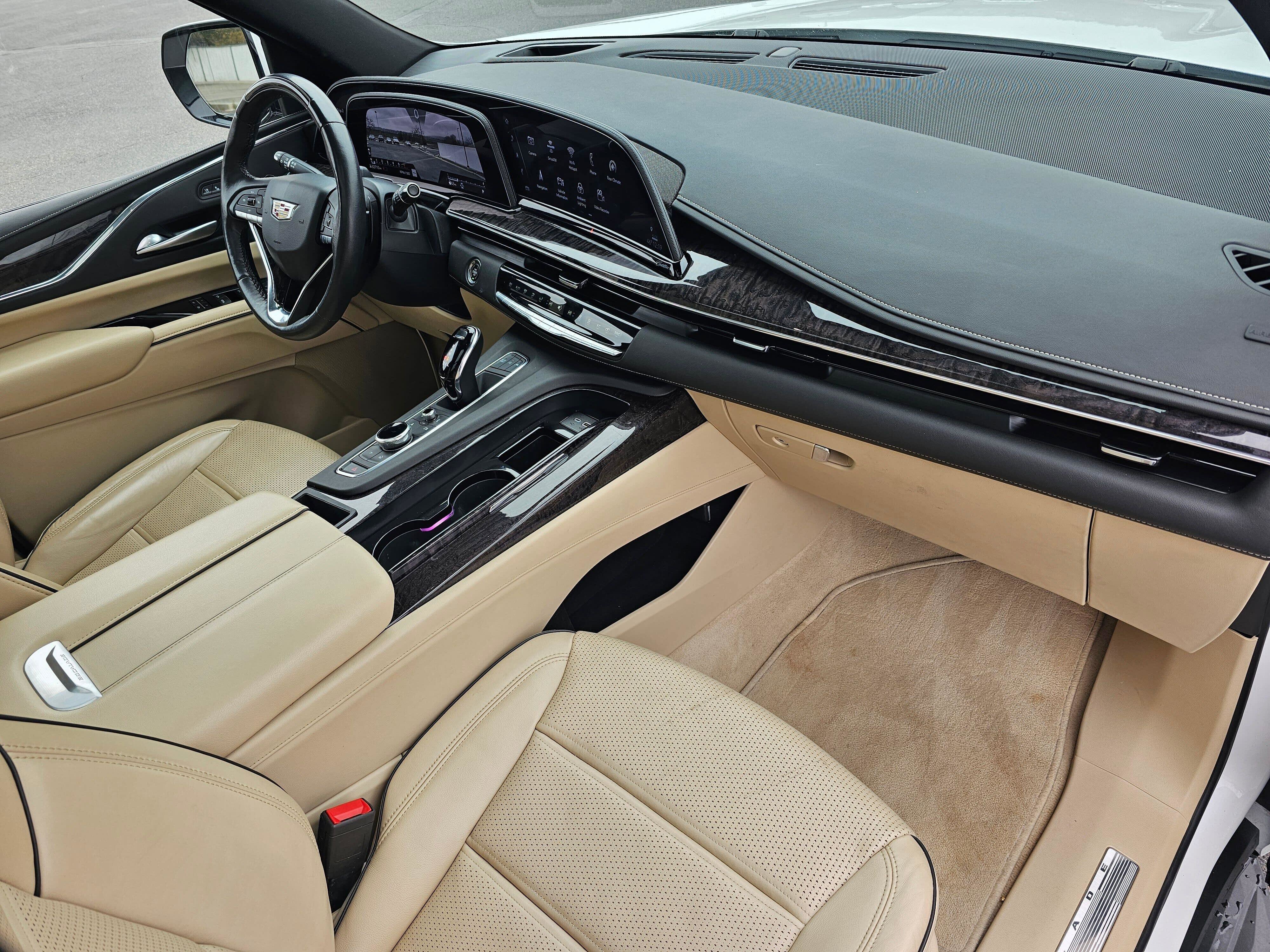 Used 2023 Cadillac Escalade Premium Luxury w/ Performance Package image 16
