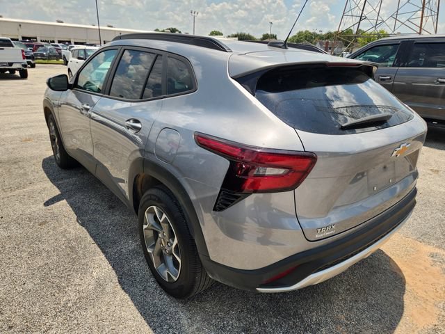 Used 2025 Chevrolet Trax LT FWD image 5