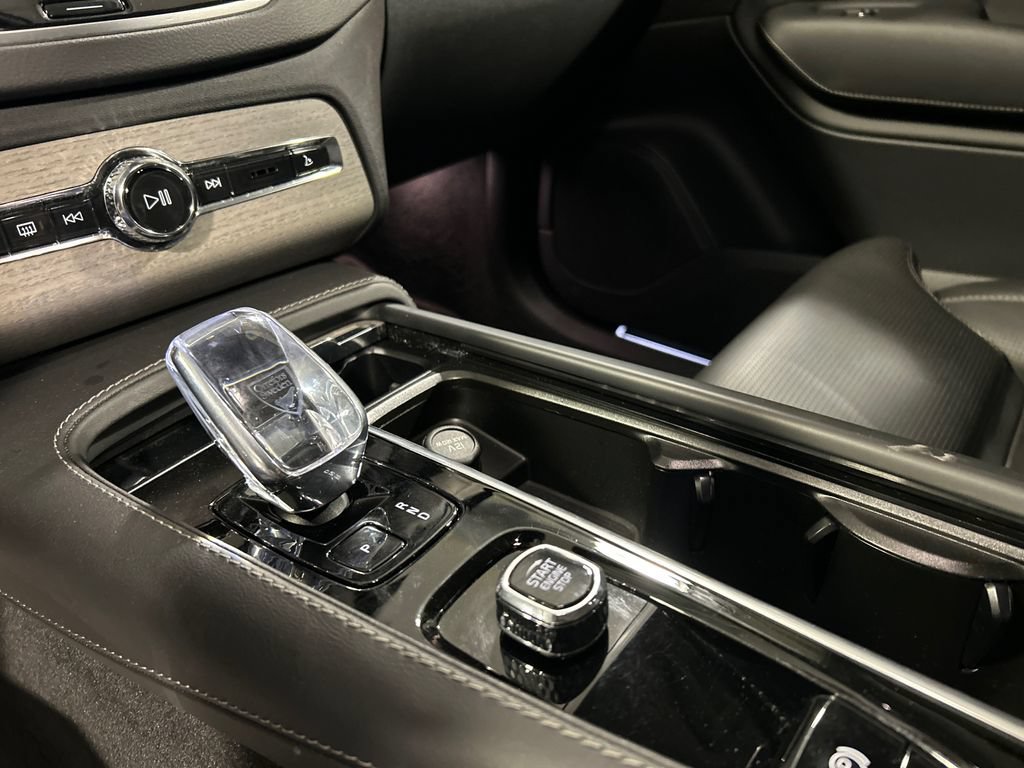 Certified 2024 Volvo XC90 T8 Ultimate w/ Protection Package Premier AWD/4WD image 19