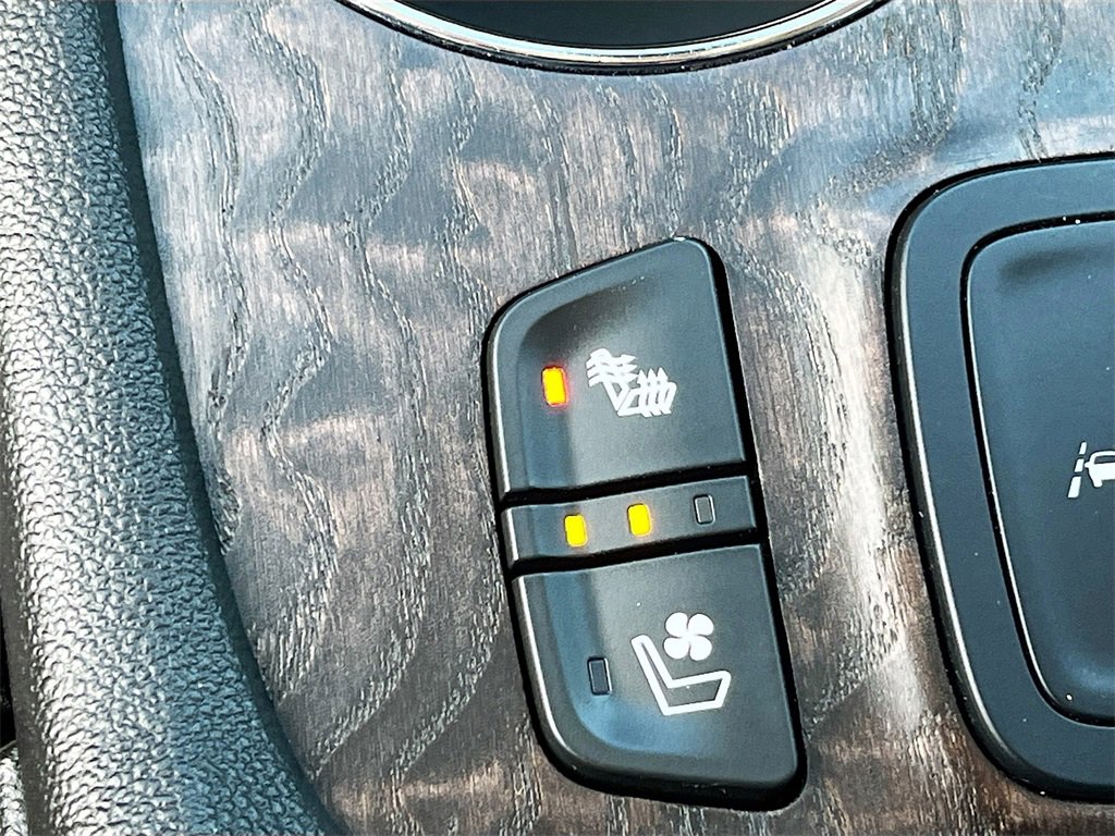 Used 2022 GMC Acadia Denali w/ Denali Ultimate Package image 21