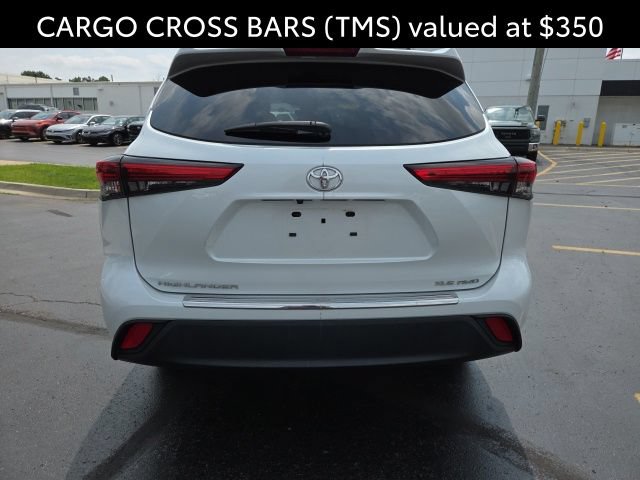 Used 2023 Toyota Highlander XLE AWD/4WD image 7