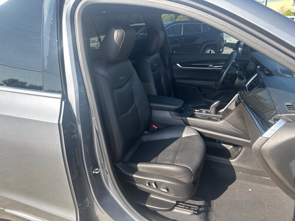 Used 2022 Cadillac XT6 Premium Luxury w/ Technology Package FWD image 39