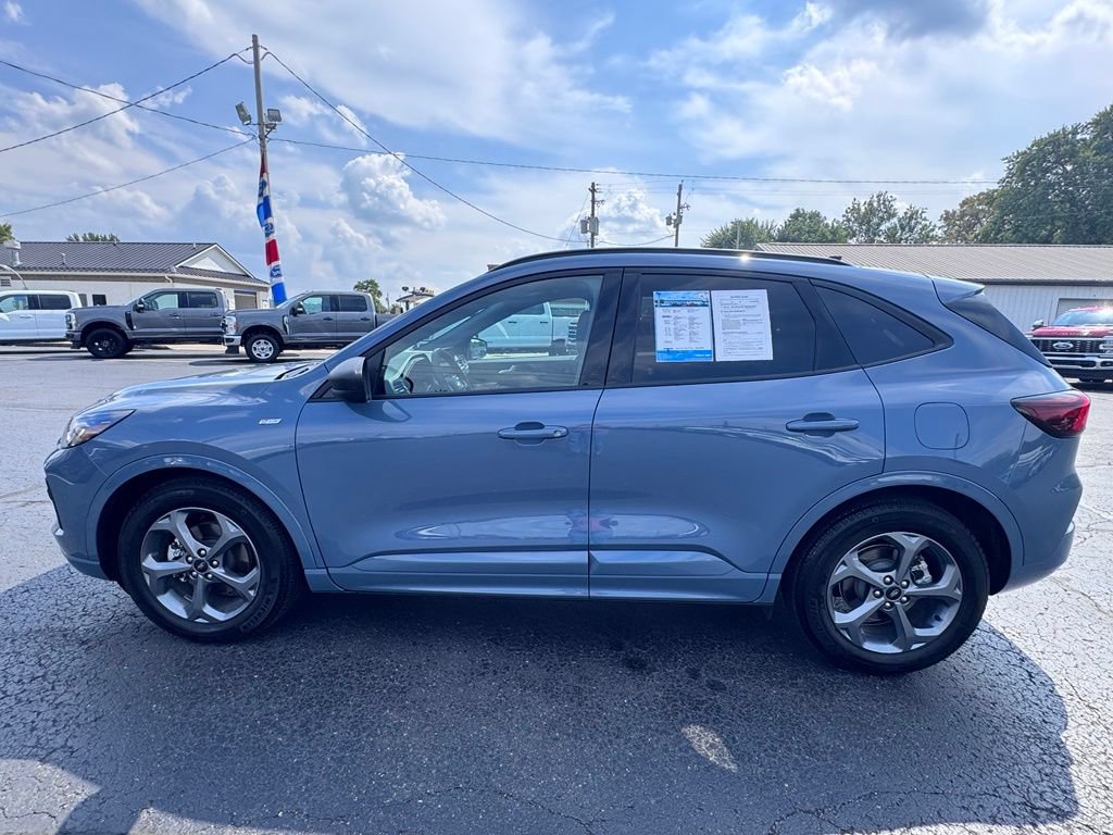 Used 2023 Ford Escape ST-Line w/ Tech Pack #1 FWD image 9