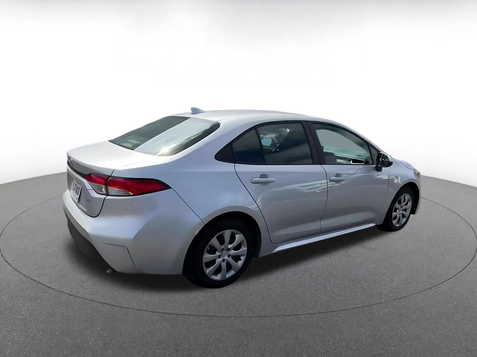 Used 2025 Toyota Corolla LE FWD image 15