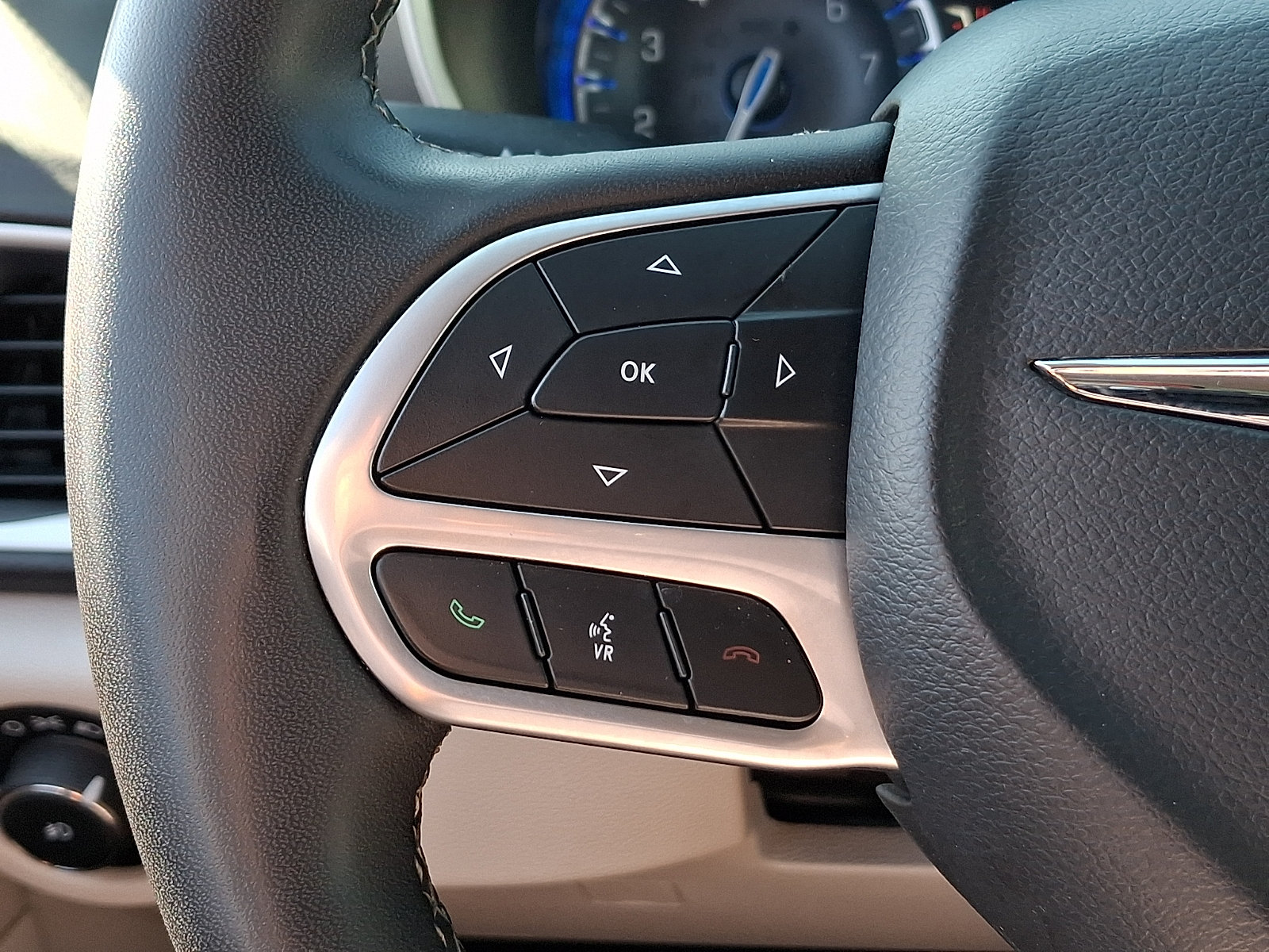 Used 2024 Chrysler Pacifica Touring-L FWD image 21