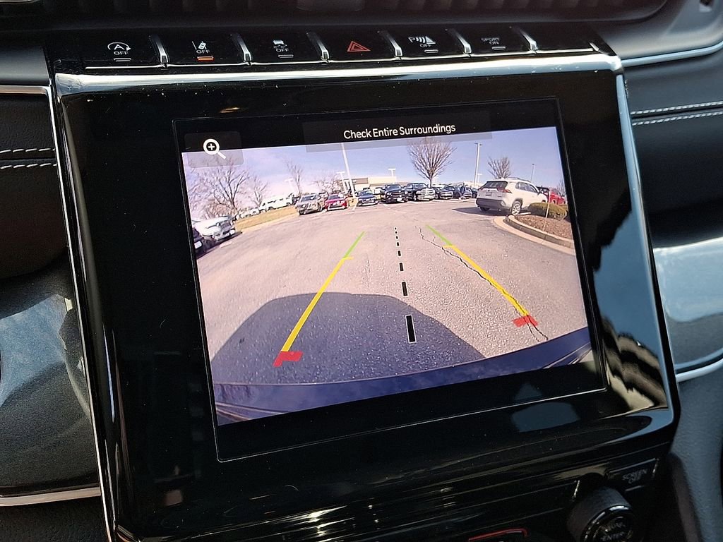 Used 2023 Jeep Grand Cherokee Laredo image 17