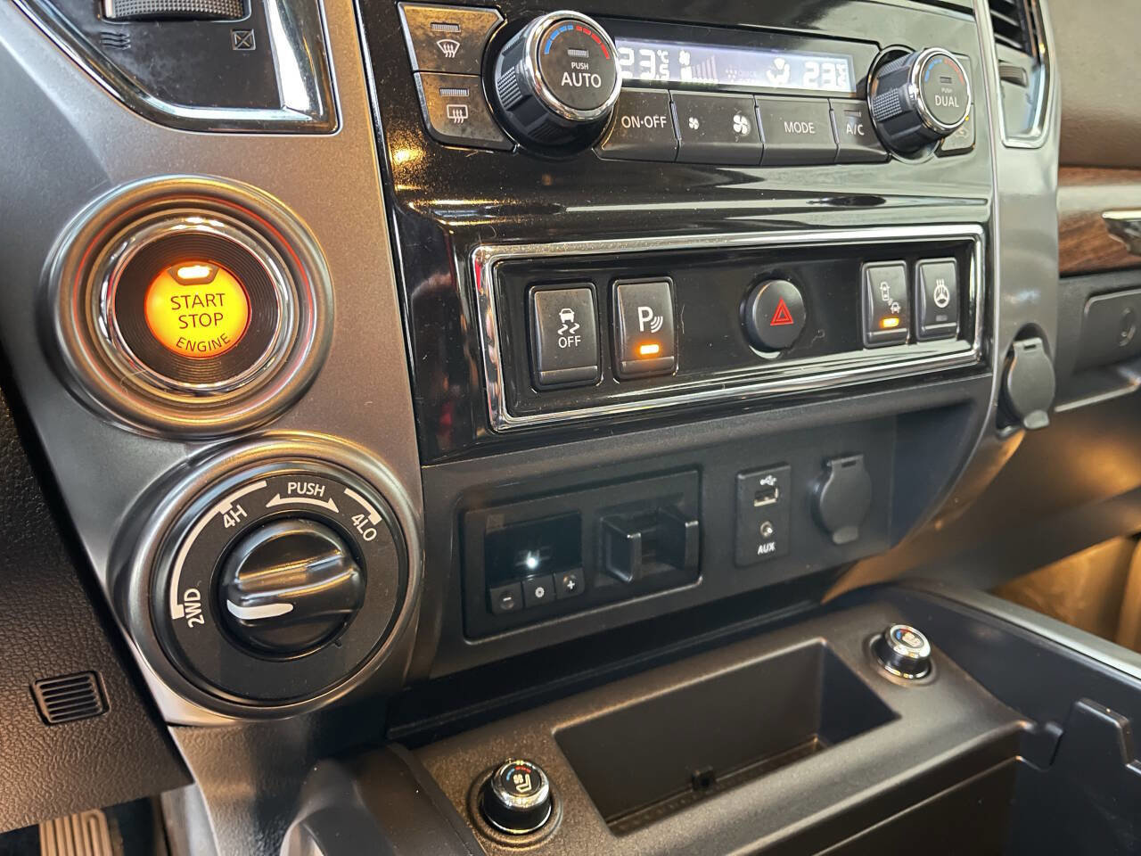 Used 2017 Nissan Titan Platinum Reserve image 21