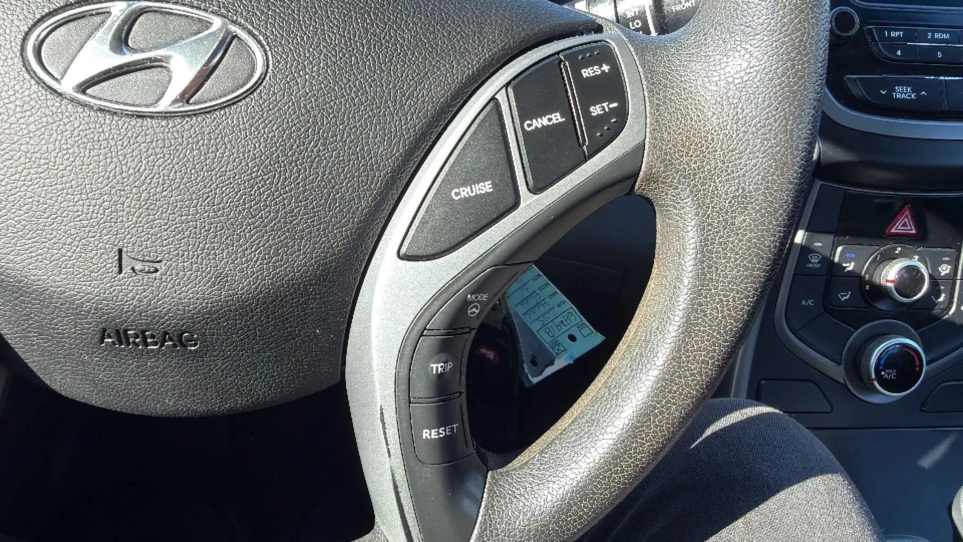 Used 2015 Hyundai Elantra SE FWD image 11