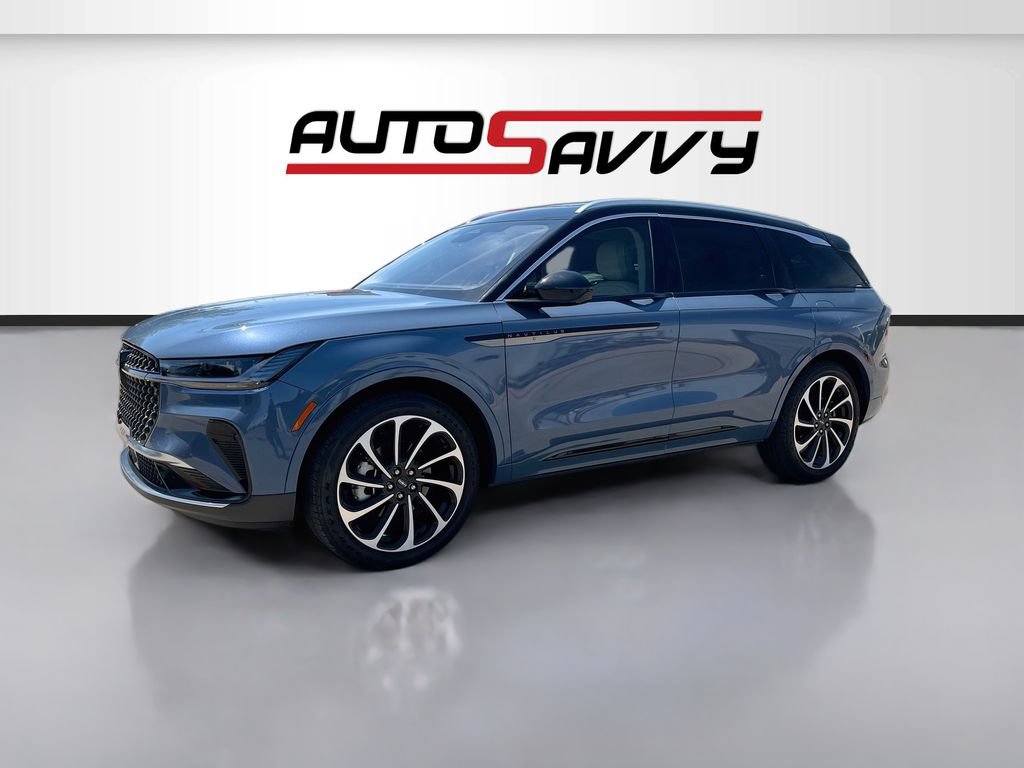 Used 2025 Lincoln Nautilus Black Label AWD/4WD image 3