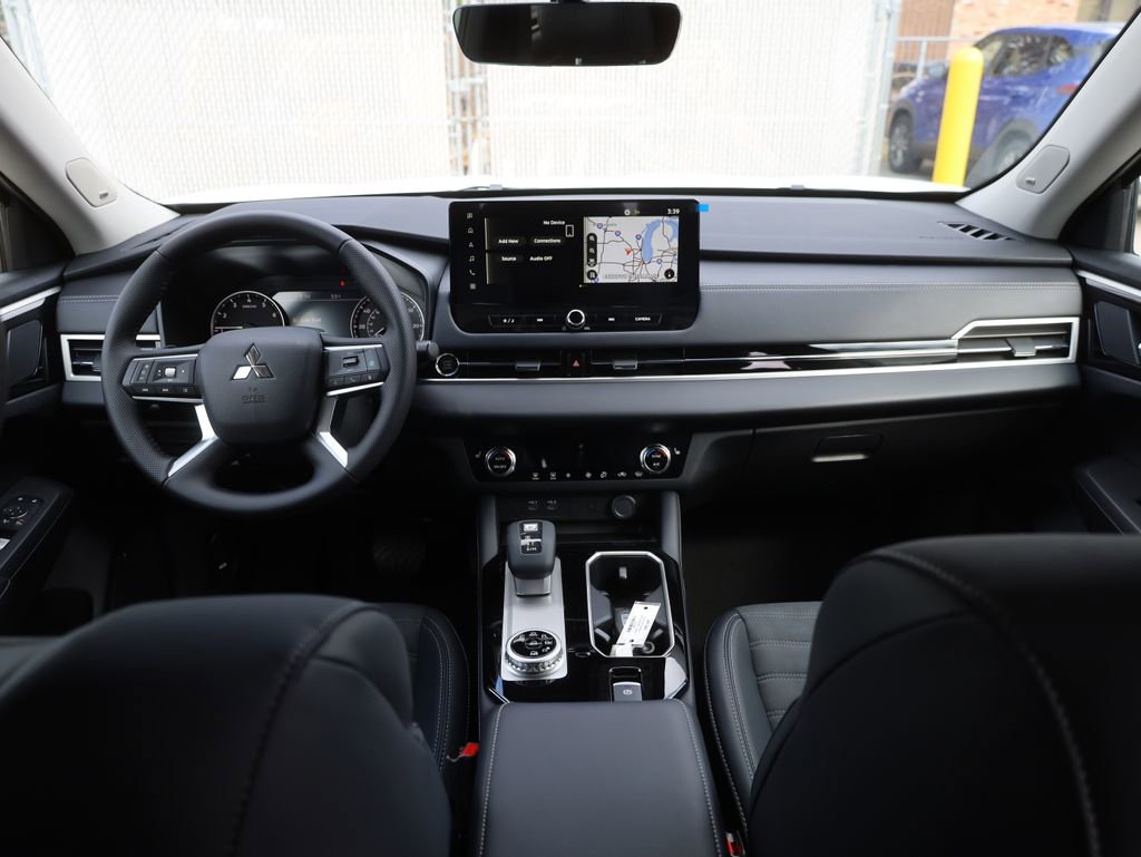 New 2025 Mitsubishi Outlander SE image 23