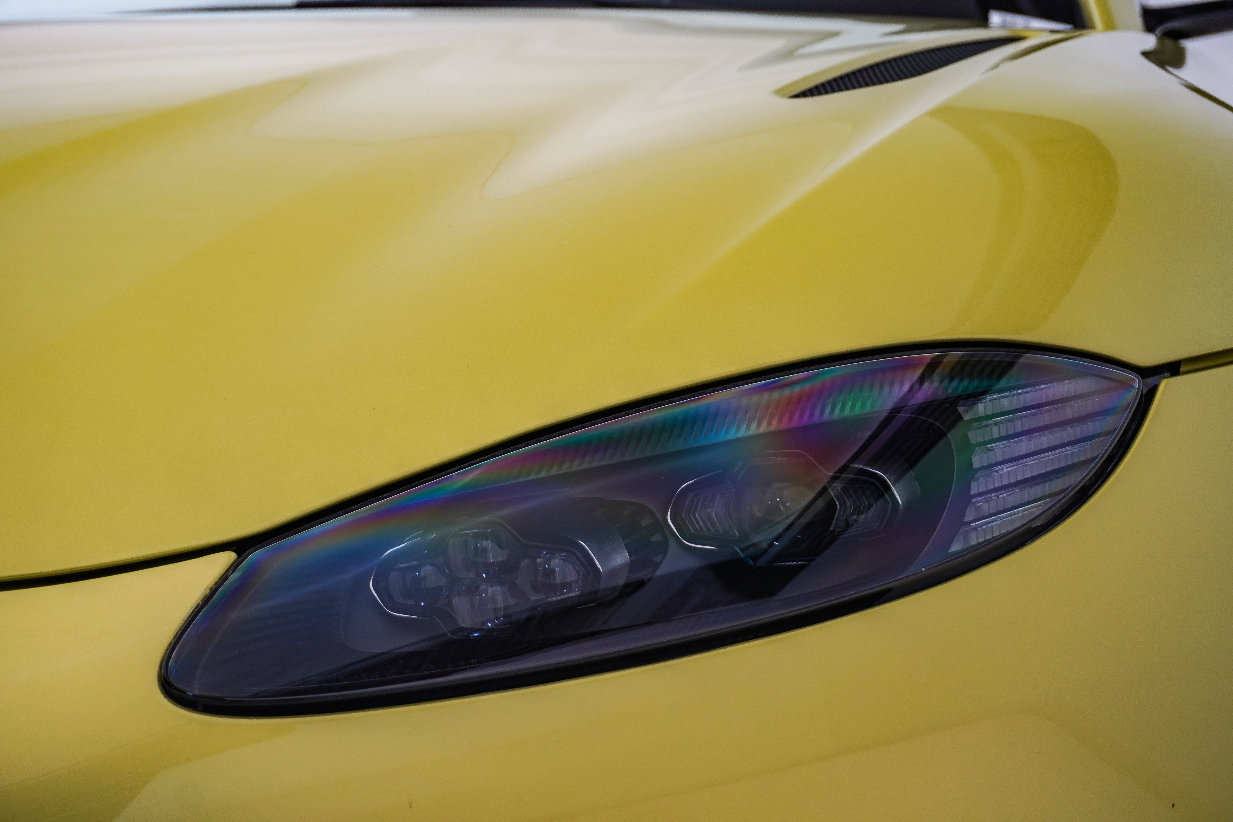 Used 2023 Aston Martin V8 Vantage Roadster RWD image 6