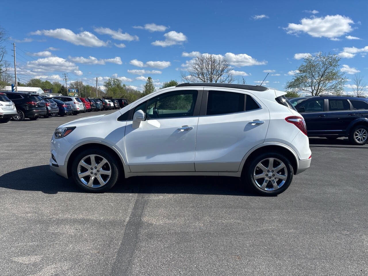 Used 2017 Buick Encore Essence w/ Experience Buick Package FWD image 4