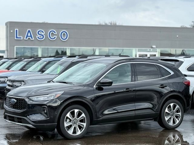Certified 2024 Ford Escape Platinum AWD/4WD image 1