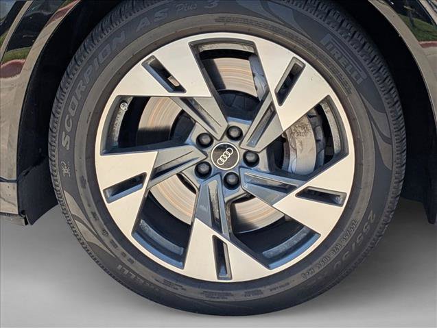 Used 2022 Audi e-tron Premium w/ Convenience Plus Package AWD/4WD image 10