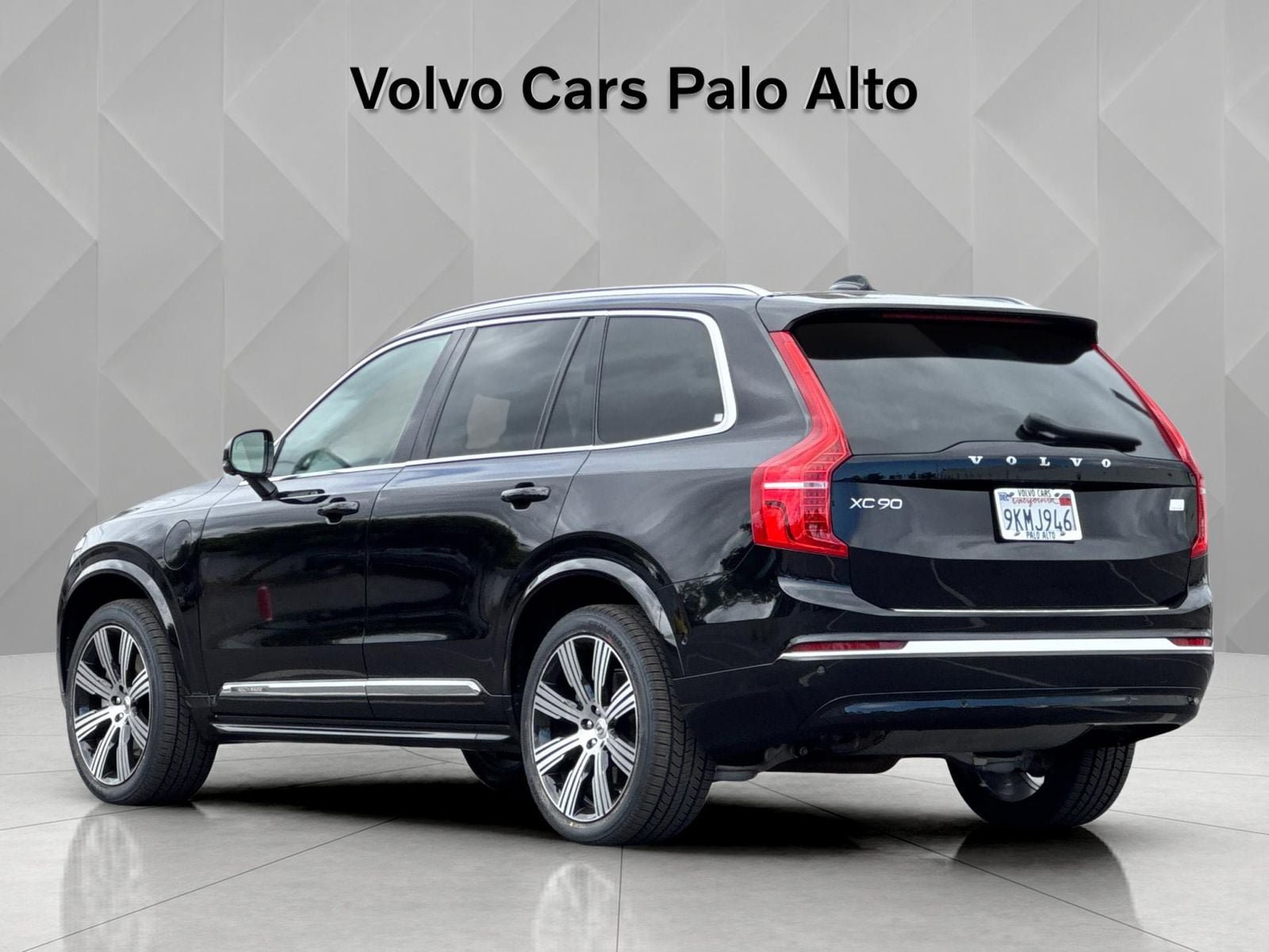 Certified 2024 Volvo XC90 T8 Ultimate w/ Lounge Package AWD/4WD image 9