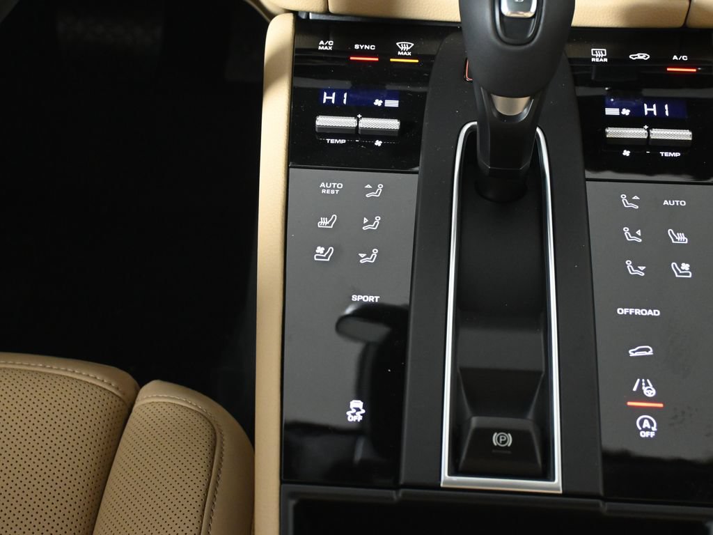New 2026 Porsche Macan AWD/4WD image 25