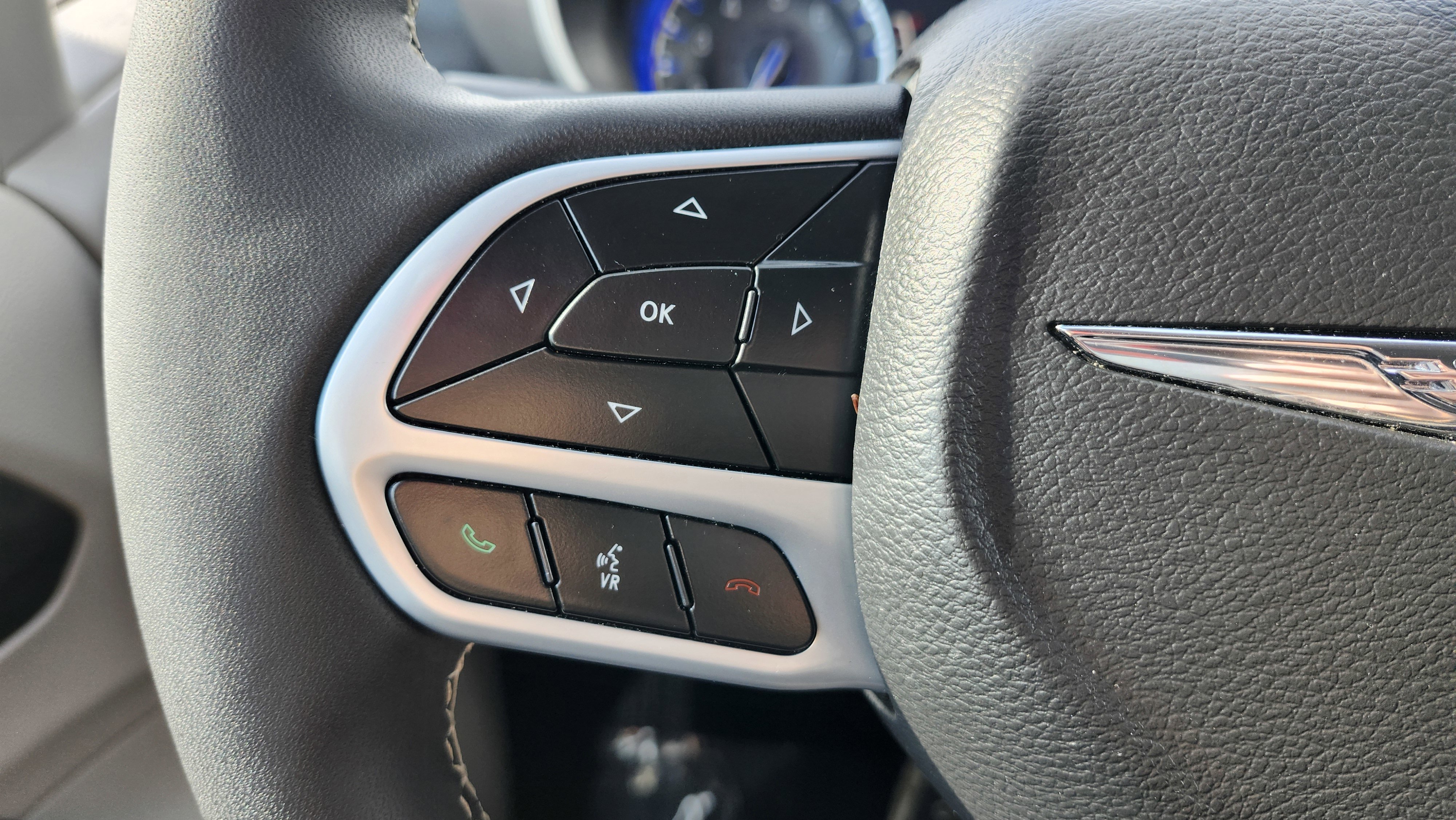 Used 2023 Chrysler Pacifica Touring-L image 34