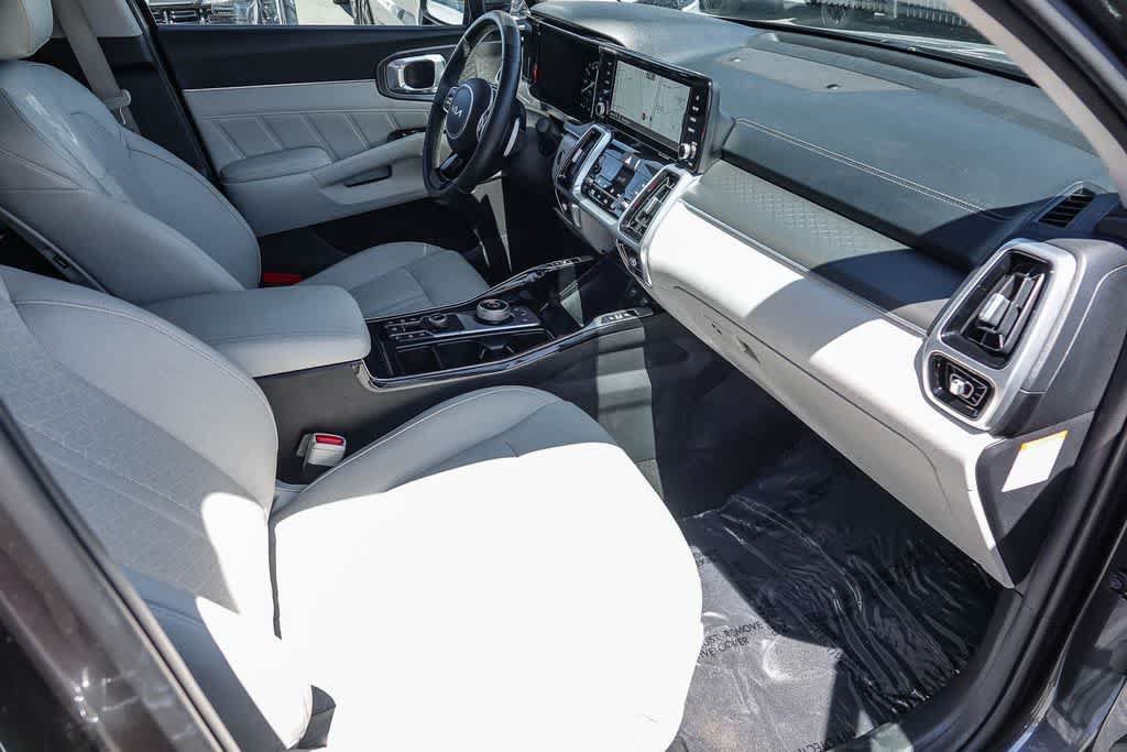 Certified 2023 Kia Sorento SX Prestige AWD/4WD image 13