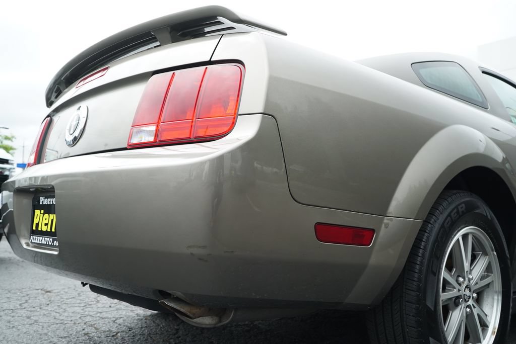 Used 2005 Ford Mustang Premium RWD image 25