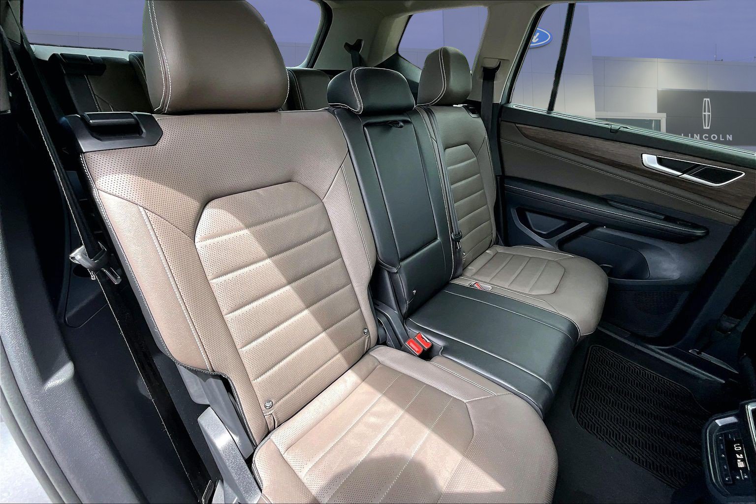 Used 2025 Volkswagen Atlas SEL AWD/4WD image 25