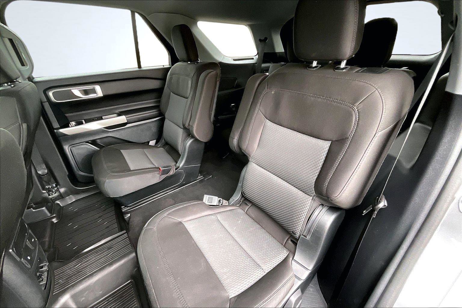 Used 2023 Ford Explorer XLT AWD/4WD image 26