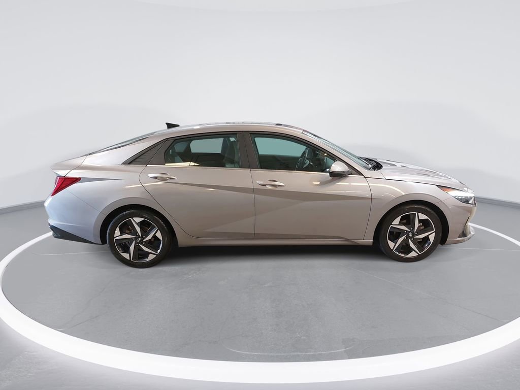 Certified 2023 Hyundai Elantra Limited w/ Cargo Package FWD image 4