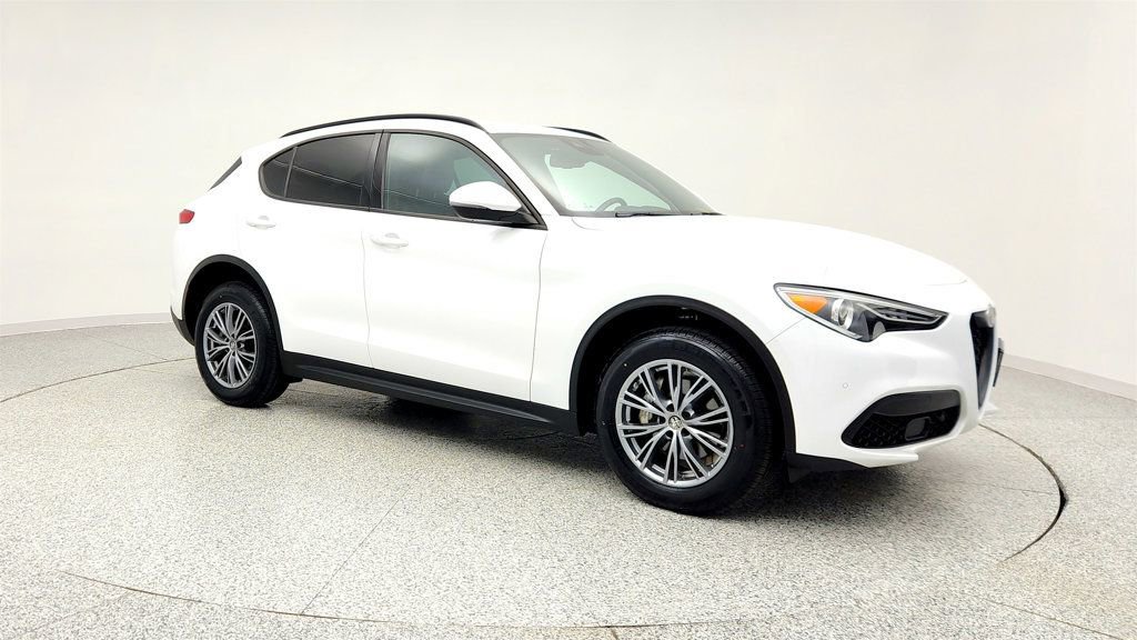 Used 2022 Alfa Romeo Stelvio Sprint image 3