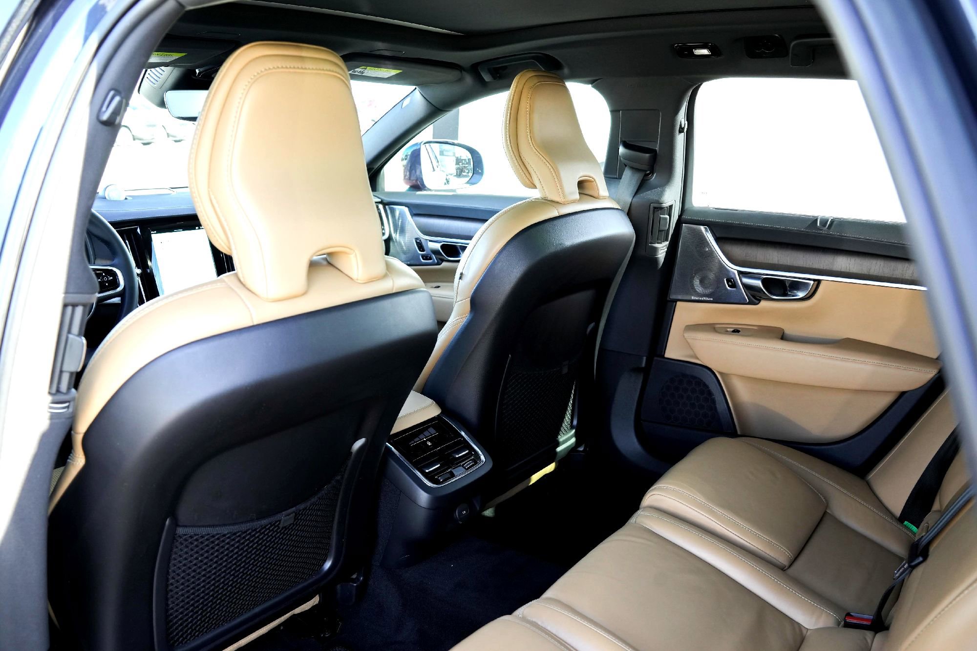 Used 2023 Volvo V90 B6 Cross Country Ultimate image 28