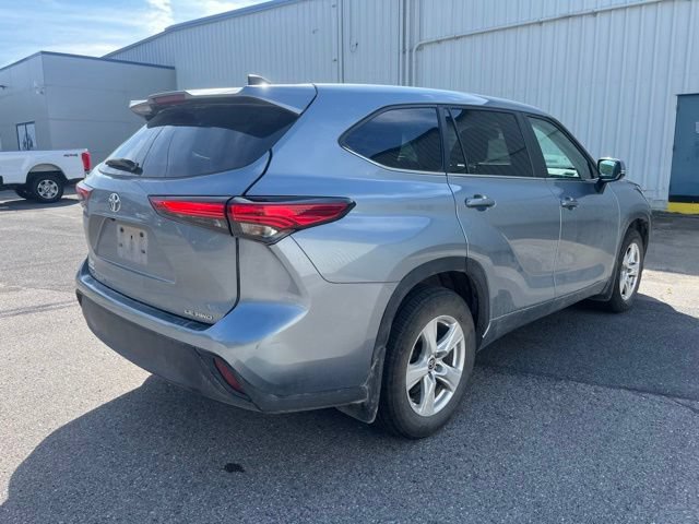 Used 2023 Toyota Highlander LE AWD/4WD image 6