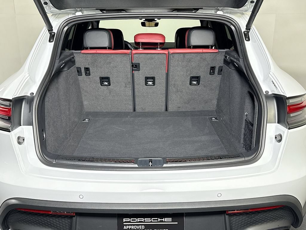 Certified 2023 Porsche Macan Turbo AWD/4WD image 28