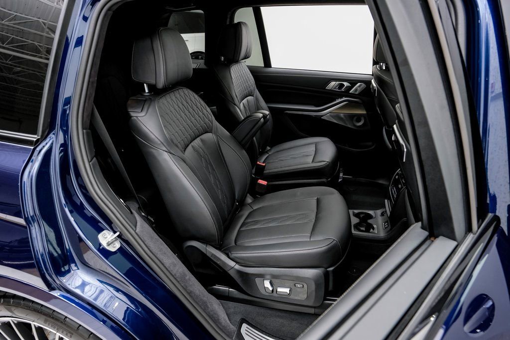 Used 2024 BMW ALPINA XB7 image 31