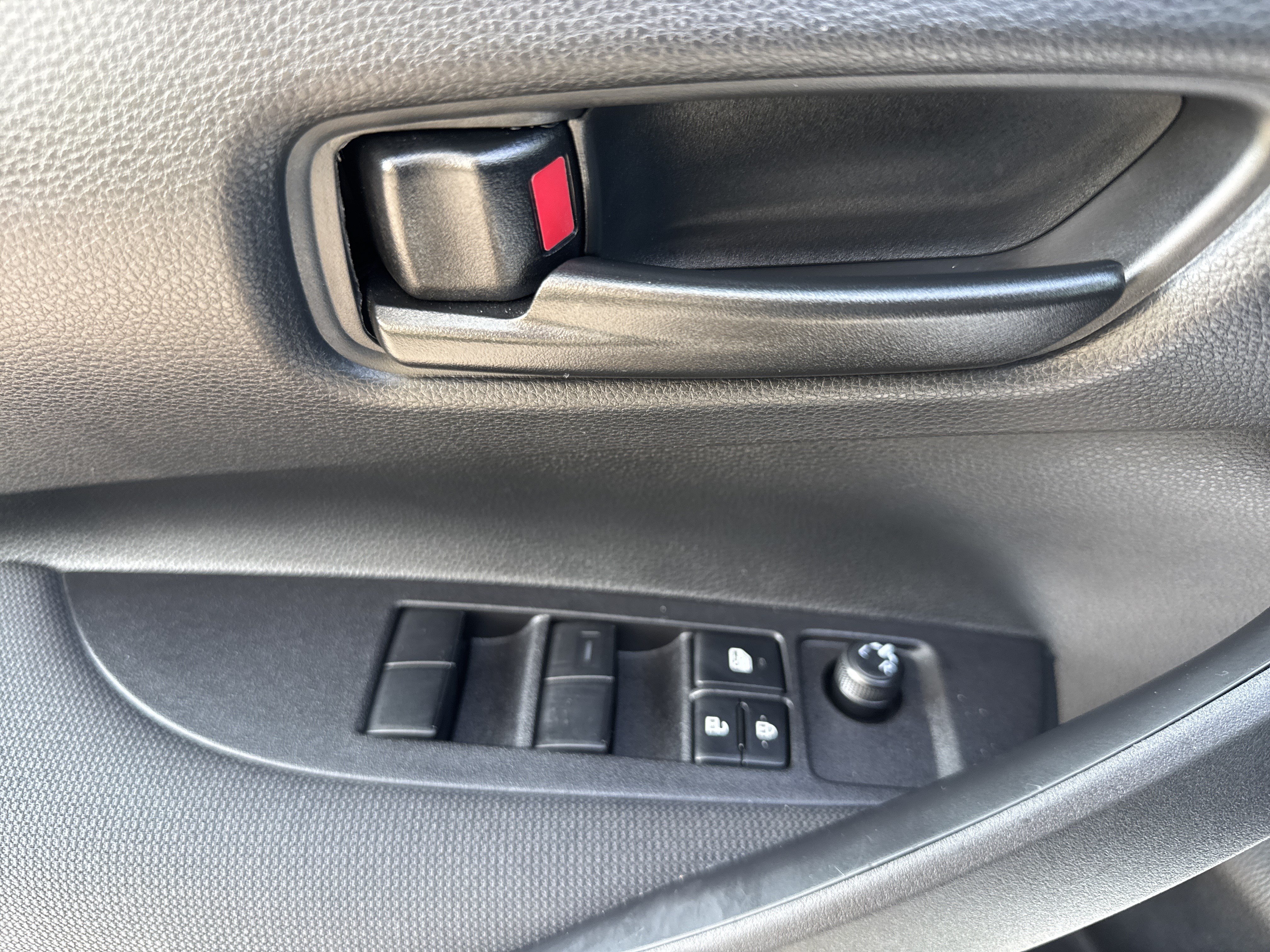 Used 2025 Toyota Corolla LE FWD image 15