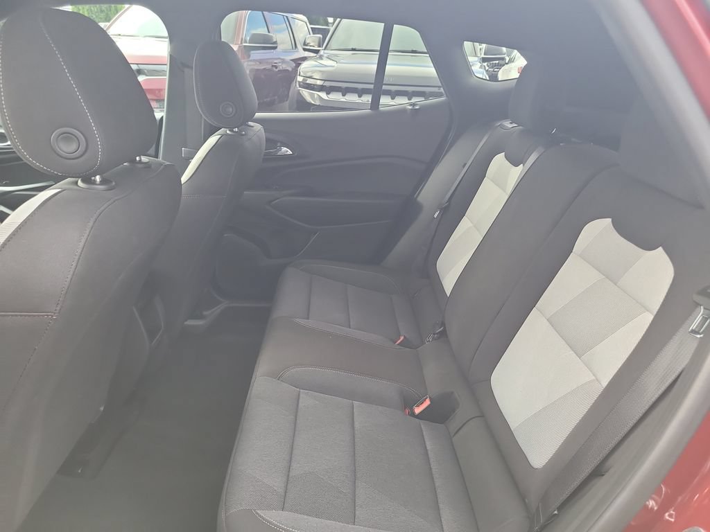 Used 2025 Chevrolet Trax RS w/ Sunroof Package FWD image 13