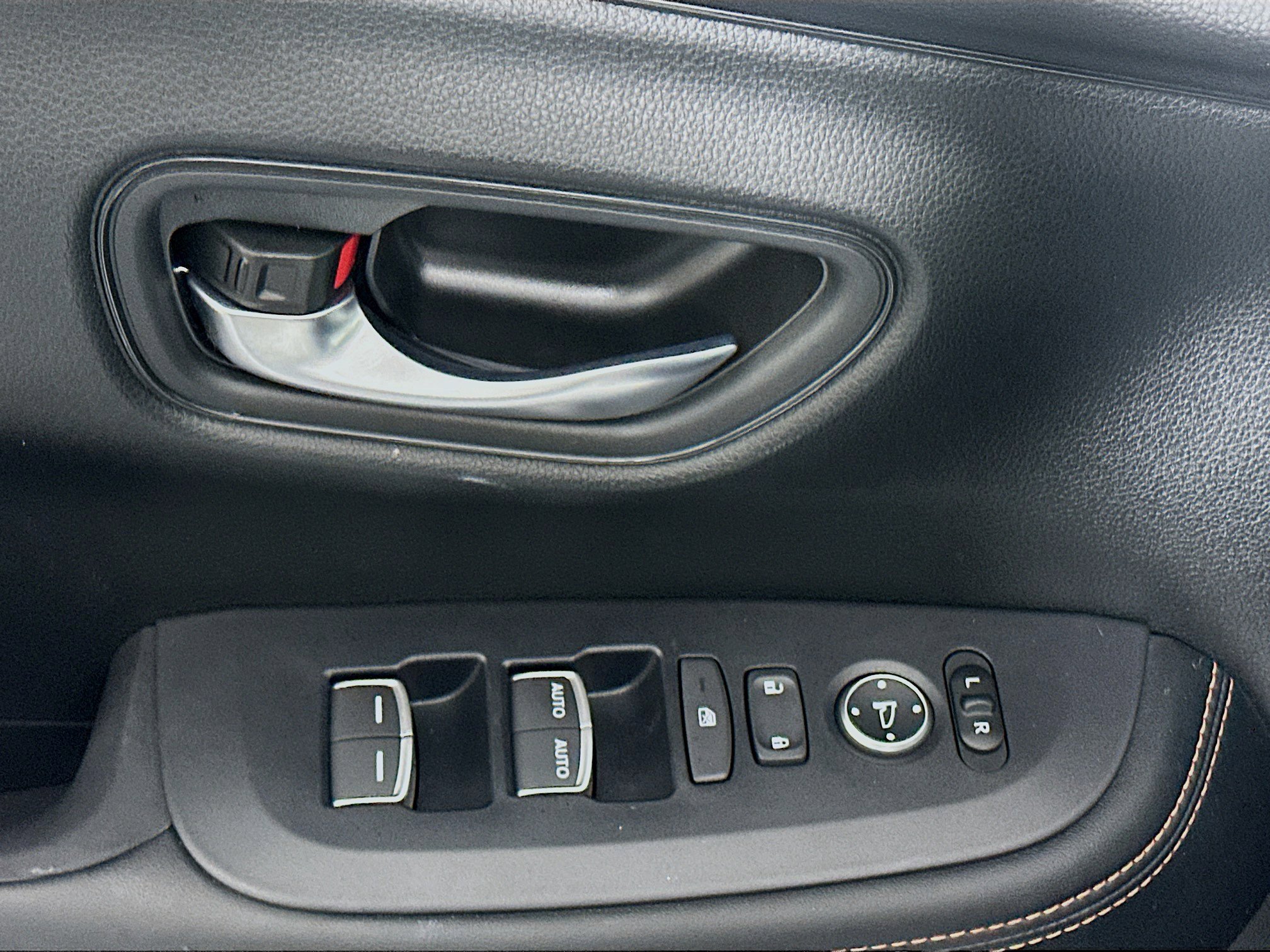 Used 2025 Honda HR-V Sport image 15