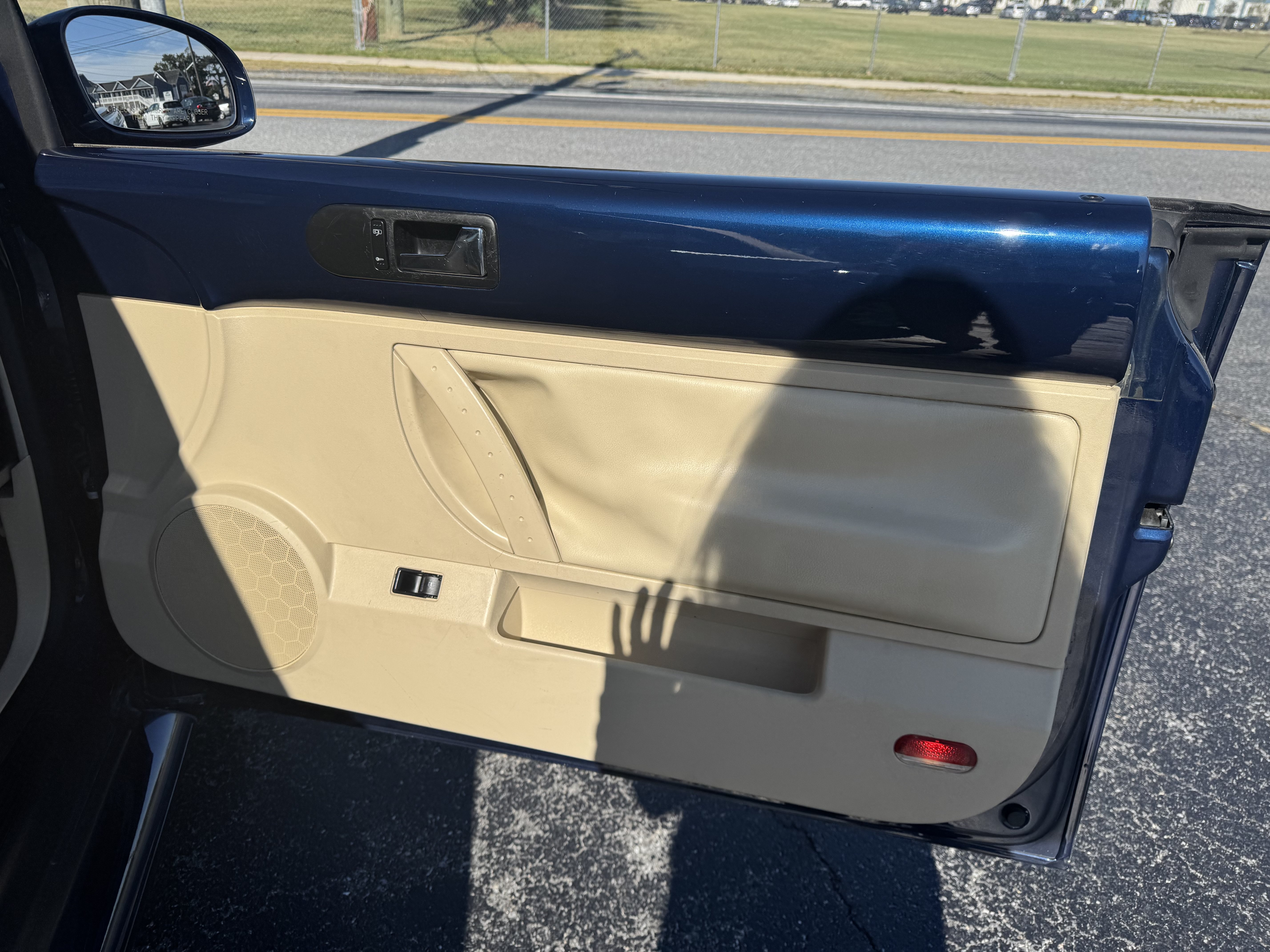 Used 2005 Volkswagen Beetle GLS FWD image 2