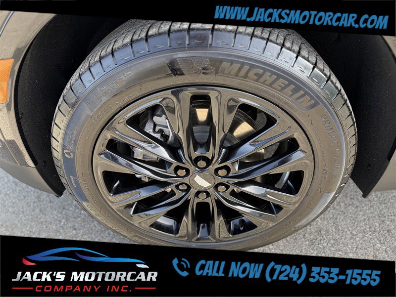 Used 2025 Cadillac XT5 Premium Luxury w/ LPO, Floor Liner Package AWD/4WD image 20