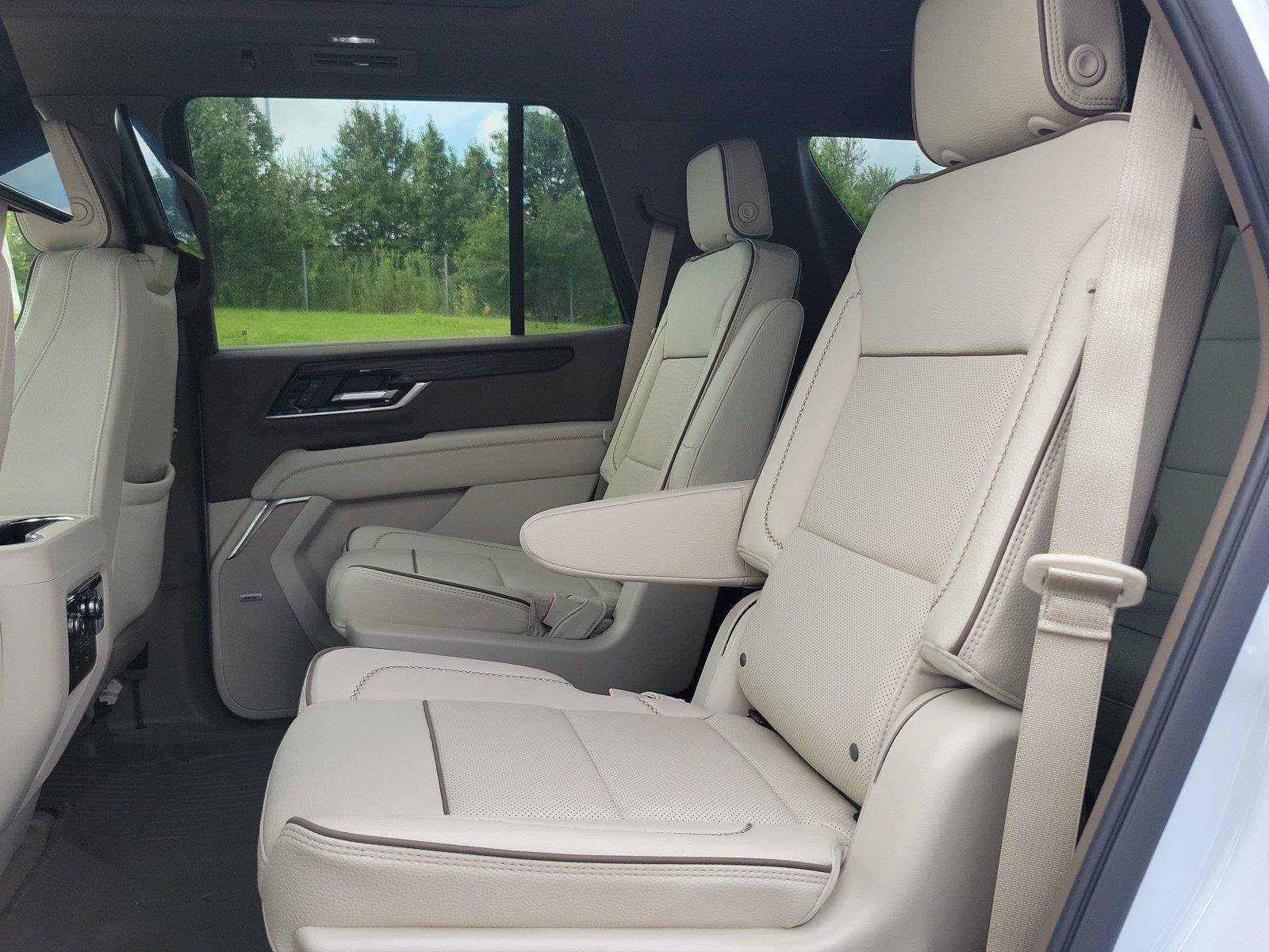 New 2026 GMC Yukon Denali w/ Denali Reserve Package AWD/4WD image 18