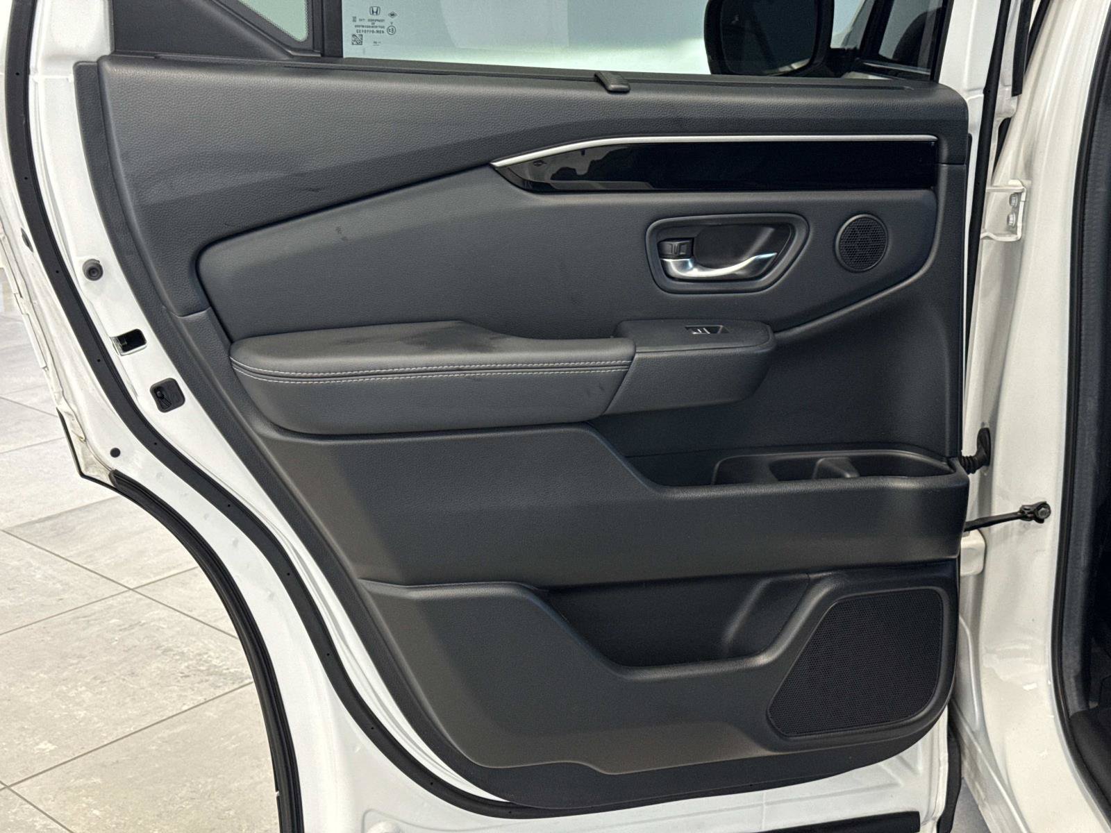 Used 2025 Honda Pilot Touring image 4