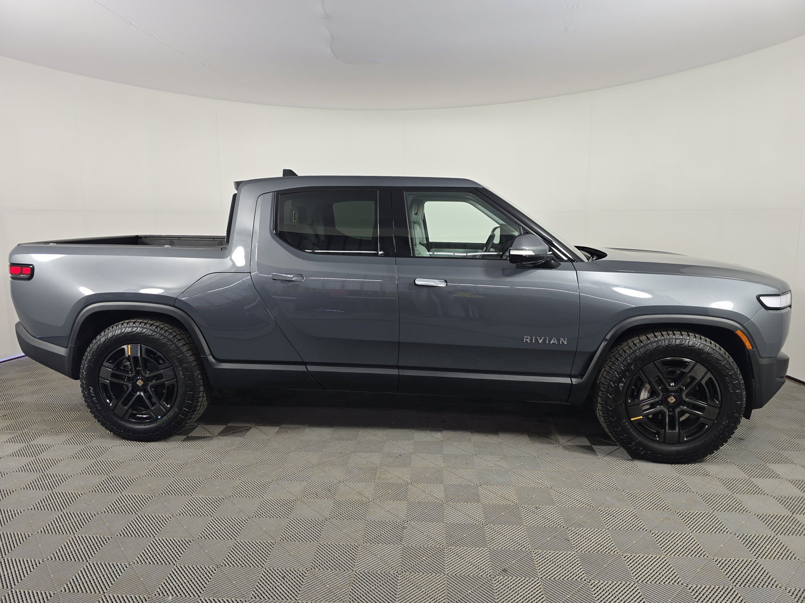 Used 2024 Rivian R1T Adventure AWD/4WD image 6