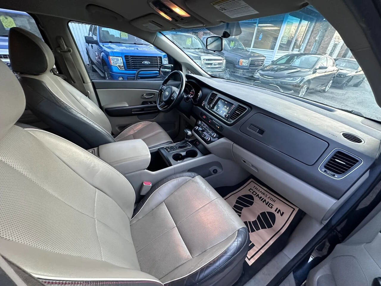 Used 2017 Kia Sedona LX w/ LX Essentials Premium Package image 15