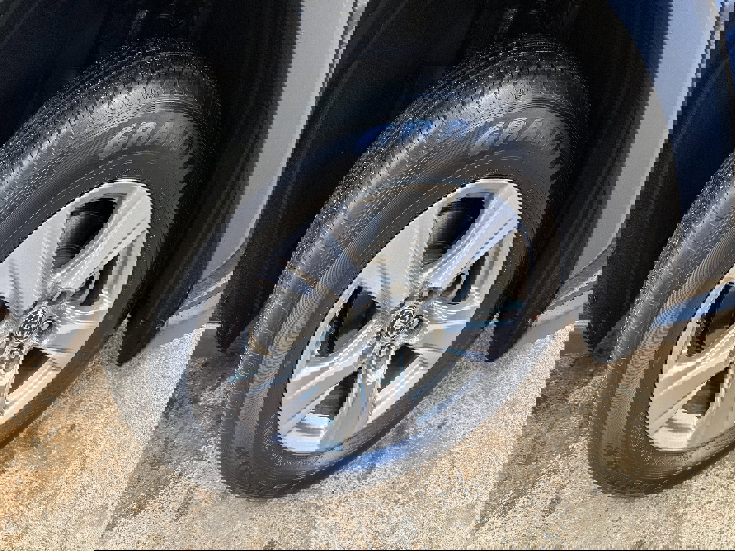 Used 2022 Toyota RAV4 XLE w/ Convenience Package image 12