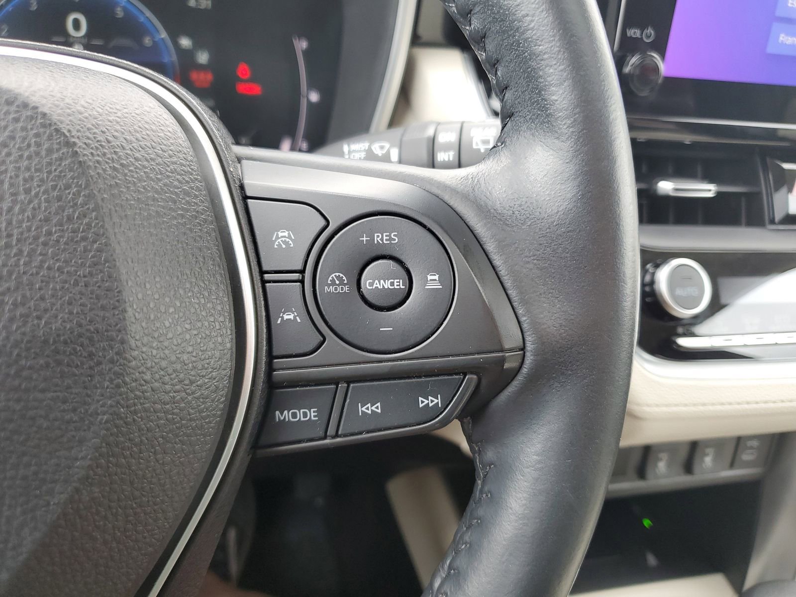 Certified 2023 Toyota Corolla Cross XLE w/ Convenience Package image 23