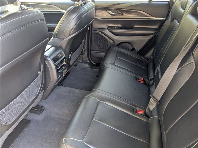 Used 2023 Jeep Grand Cherokee Limited image 18
