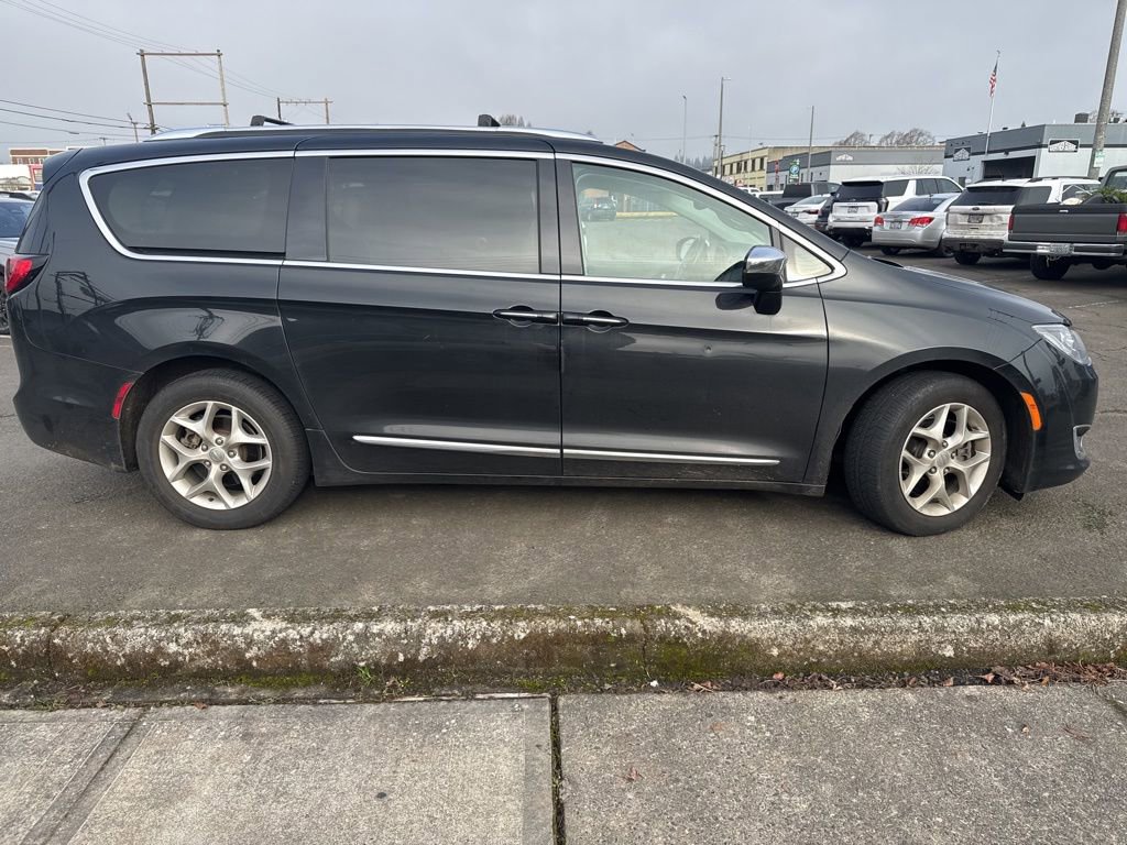 Used 2020 Chrysler Pacifica Limited image 13