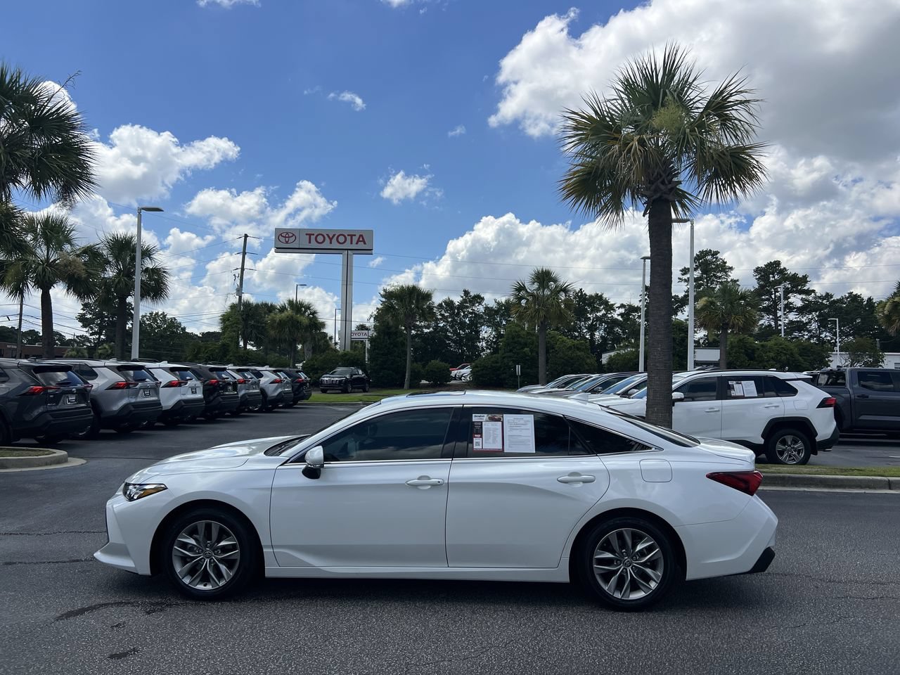 Used 2022 Toyota Avalon XLE w/ Moonroof Package FWD image 7