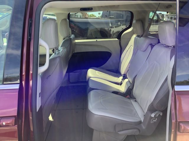 Used 2017 Chrysler Pacifica Touring-L image 25