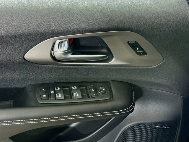 New 2027 Chrysler Pacifica Limited FWD image 18