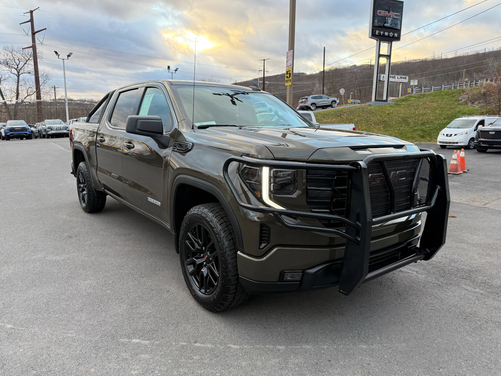 Used 2024 GMC Sierra 1500 Elevation image 7