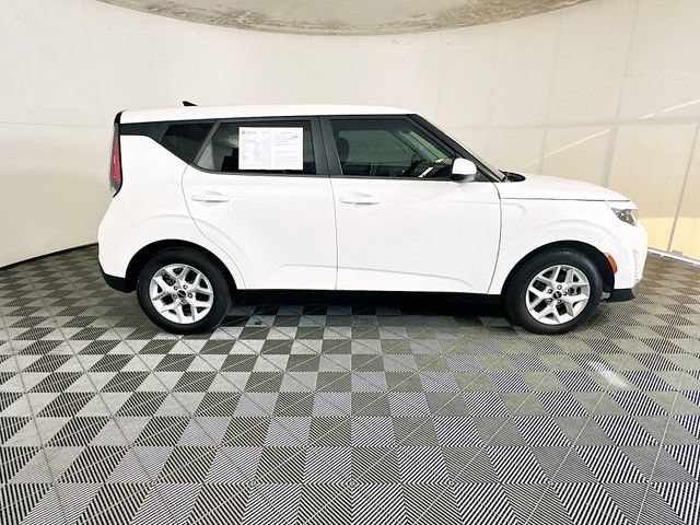 Used 2023 Kia Soul LX w/ LX Technology Package FWD image 2
